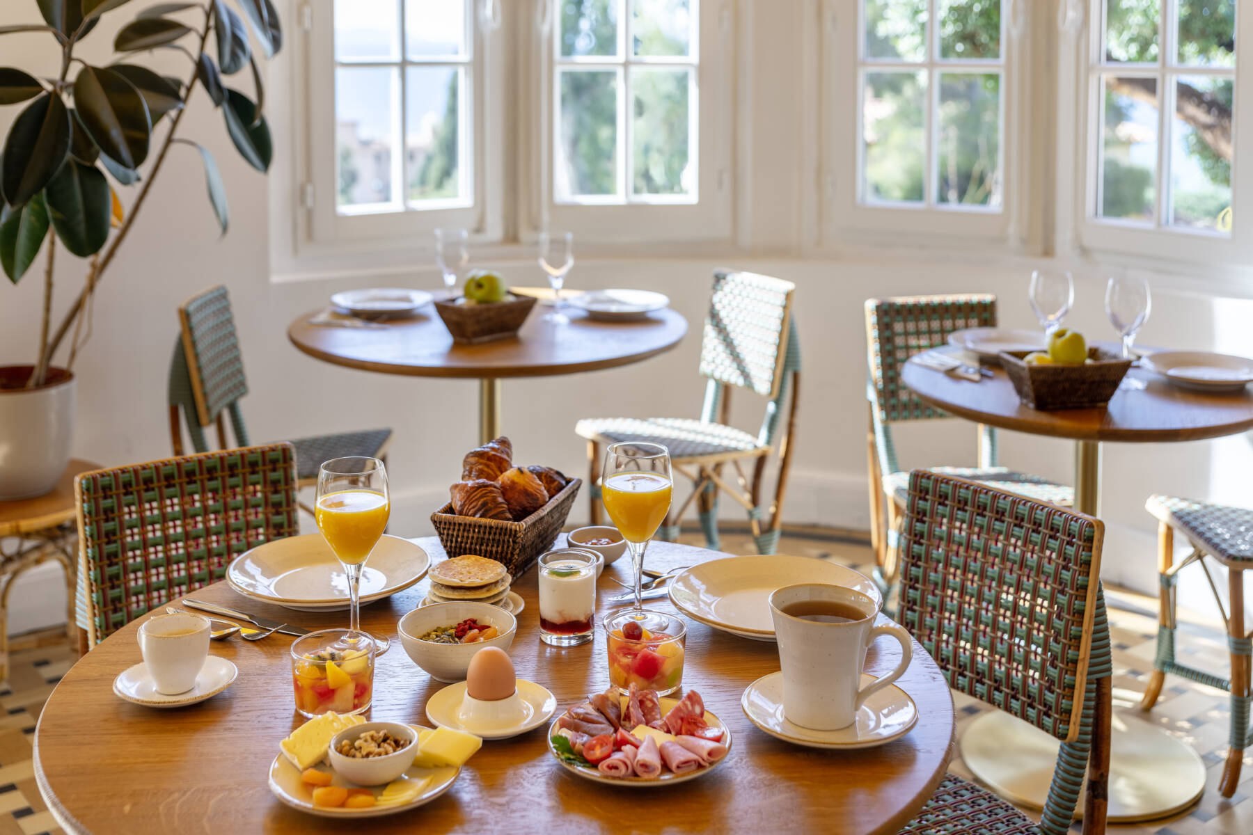 Petit-déjeuner gourmand hôtel les Terrasses du Bailli Var